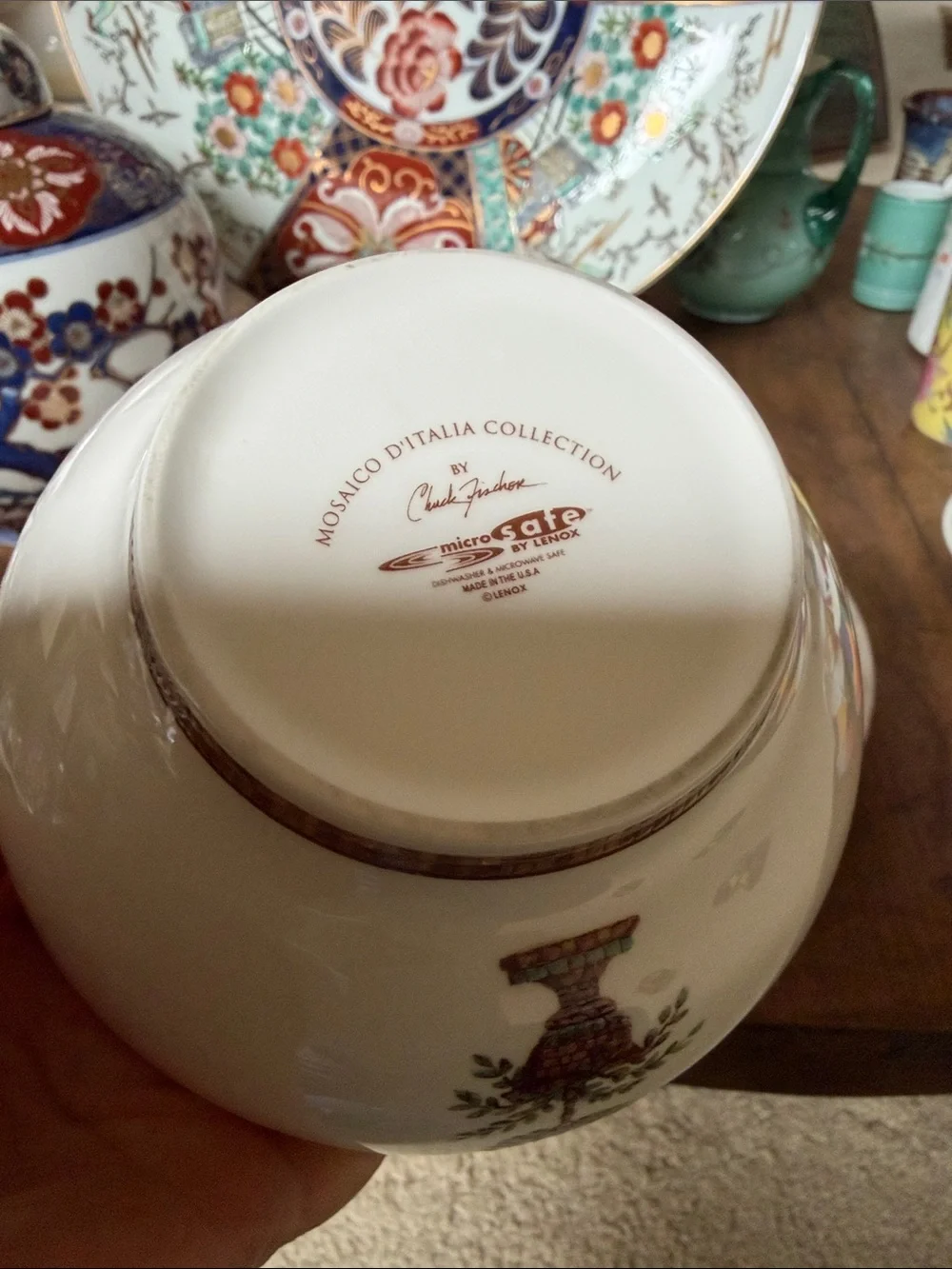 Lenox bowl features